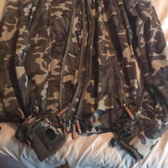 Used Camo Superdry Windbreaker sz Small - Picture 4 of 4